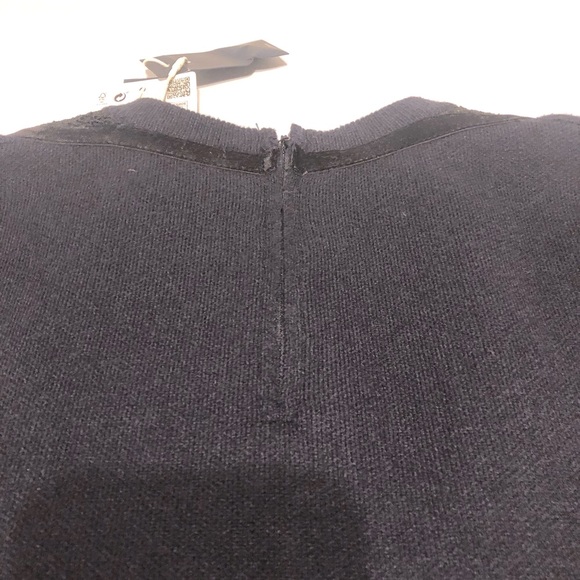 Knit short dress with black velvet detail. - Picture 3 of 4